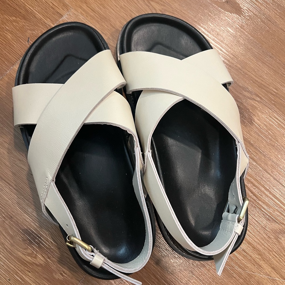 Liberté Capri Sandal Size 40